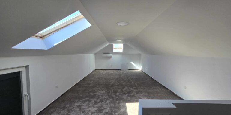 494833165_677456895069091_1982543771061068766_n