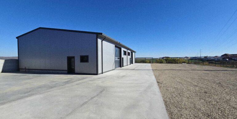 H0034-Hală ouă + clădire de birouri de închiriat-02