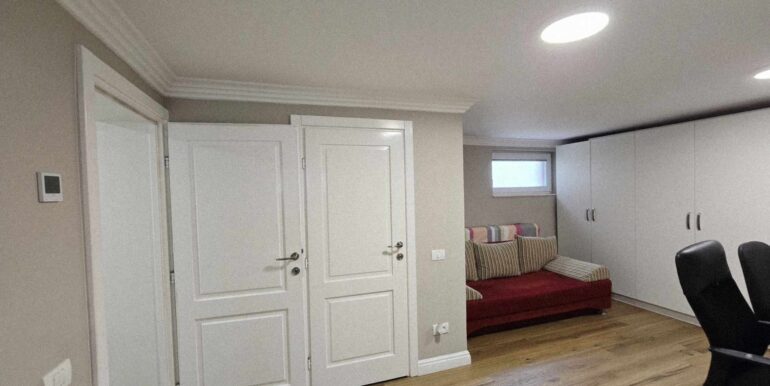 CV0519-Casa de vânzare. zona str. Branului Colinelor-28