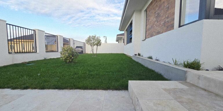 CV0521-Casa noua de vânzare cart. Nufărul, Viena Residence-06