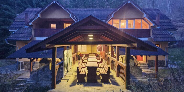 CV0524-Casa Pensiune, doua imobile intr-unul singur de vanzare, Valea Bratcutei, Bihor-14