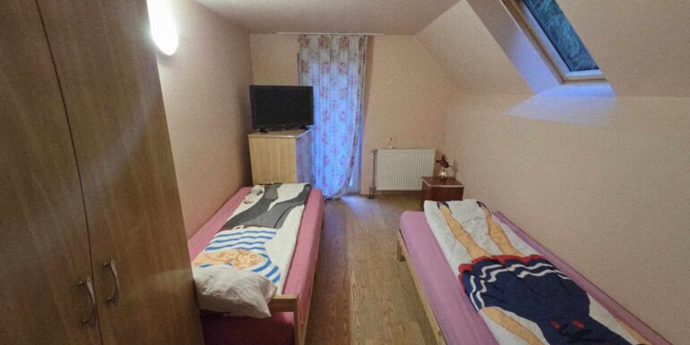 CV0524-Casa Pensiune, doua imobile intr-unul singur de vanzare, Valea Bratcutei, Bihor-69