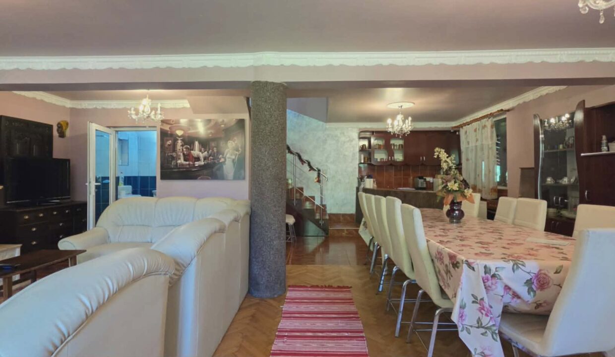 CV0524-Casa Pensiune, doua imobile intr-unul singur de vanzare, Valea Bratcutei, Bihor-12