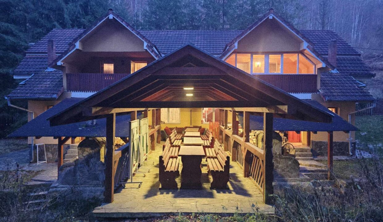 CV0524-Casa Pensiune, doua imobile intr-unul singur de vanzare, Valea Bratcutei, Bihor-14