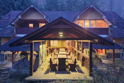 CV0524-Casa Pensiune, doua imobile intr-unul singur de vanzare, Valea Bratcutei, Bihor-14