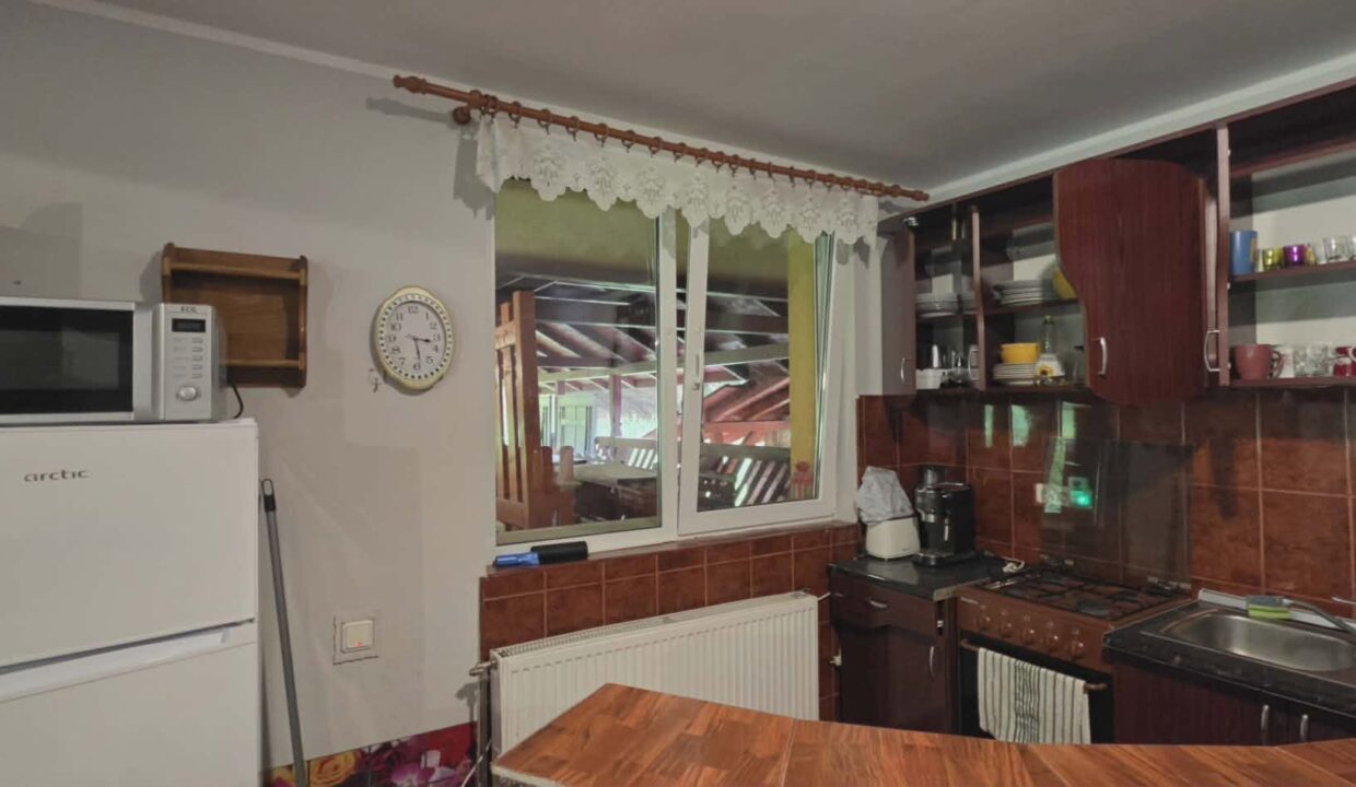 CV0524-Casa Pensiune, doua imobile intr-unul singur de vanzare, Valea Bratcutei, Bihor-15