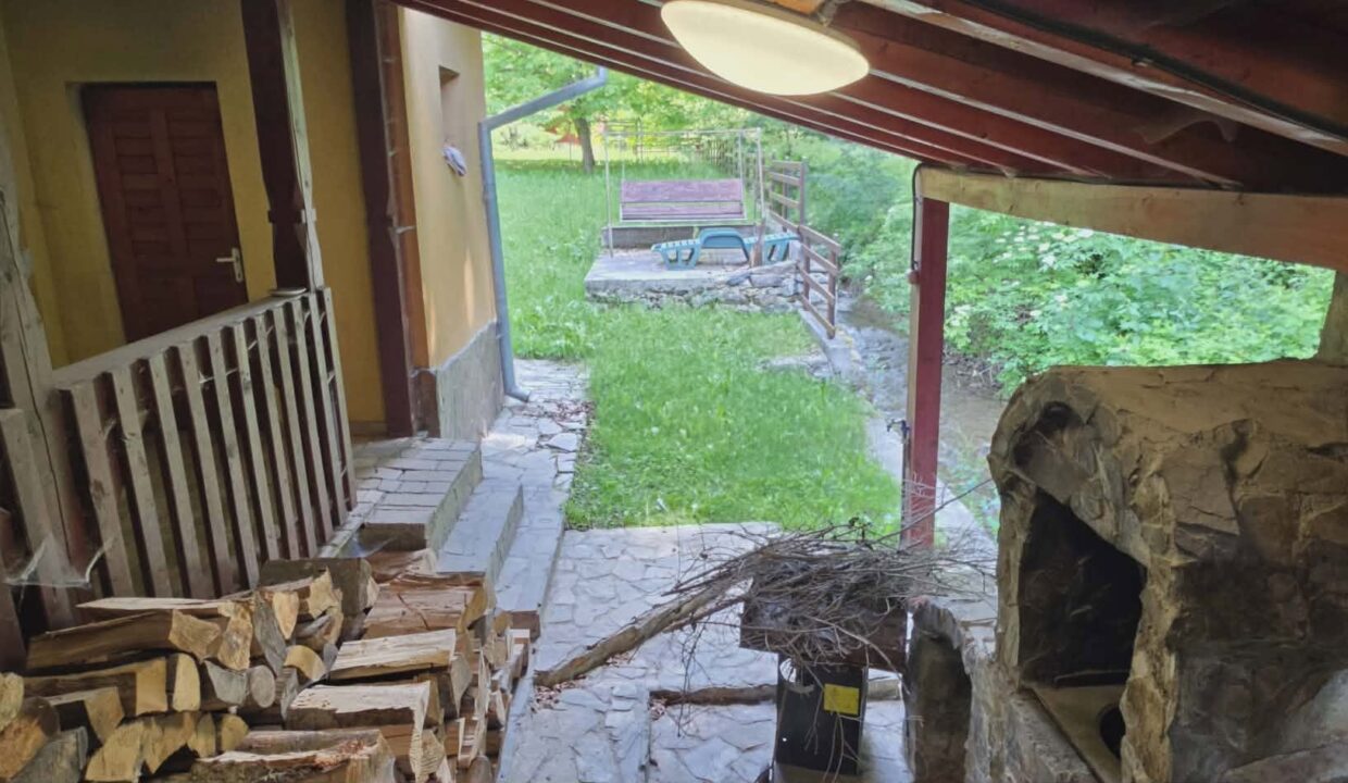 CV0524-Casa Pensiune, doua imobile intr-unul singur de vanzare, Valea Bratcutei, Bihor-48