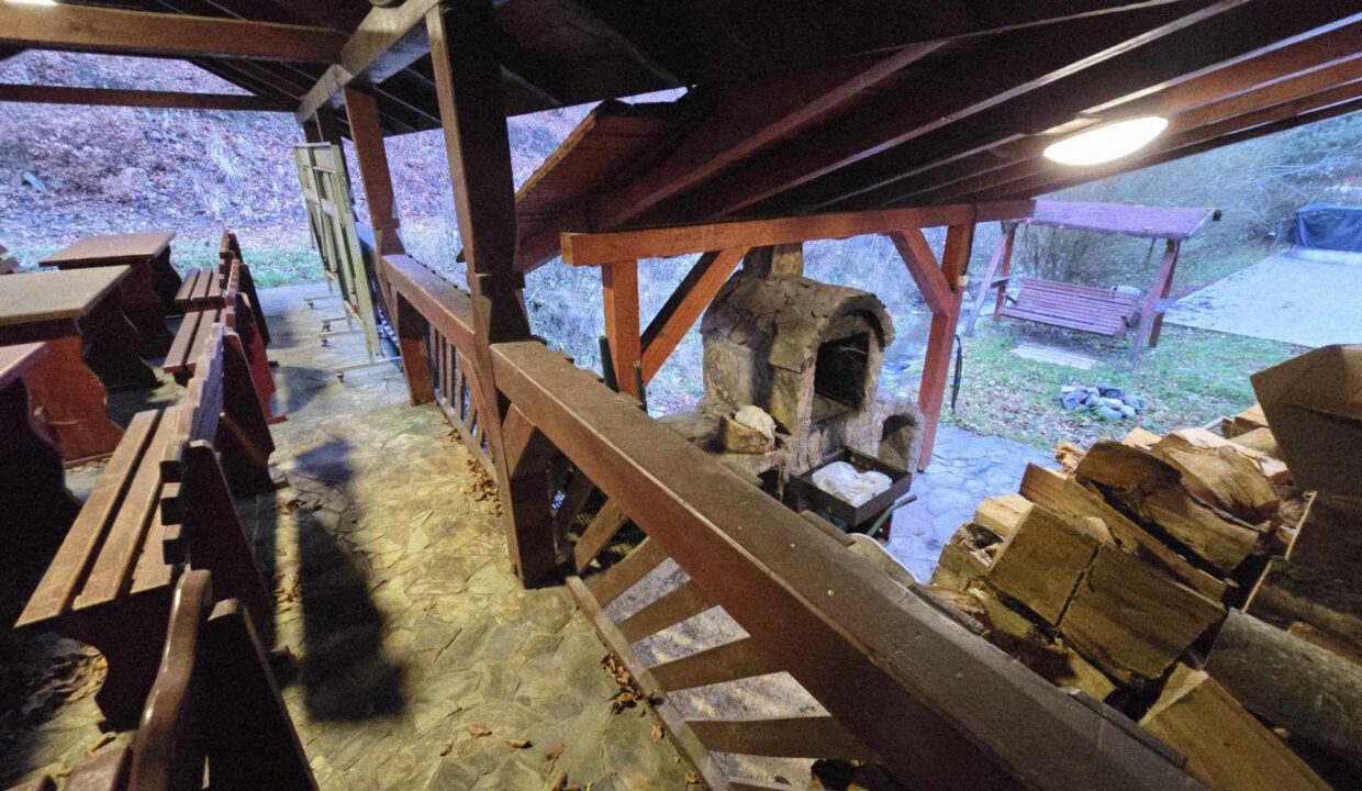 CV0524-Casa Pensiune, doua imobile intr-unul singur de vanzare, Valea Bratcutei, Bihor-80