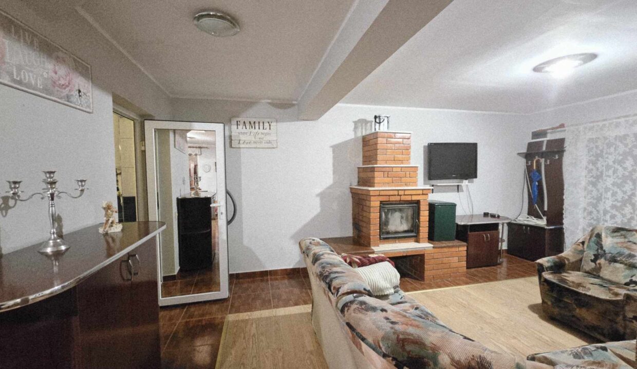 CV0524-Casa Pensiune, doua imobile intr-unul singur de vanzare, Valea Bratcutei, Bihor-83