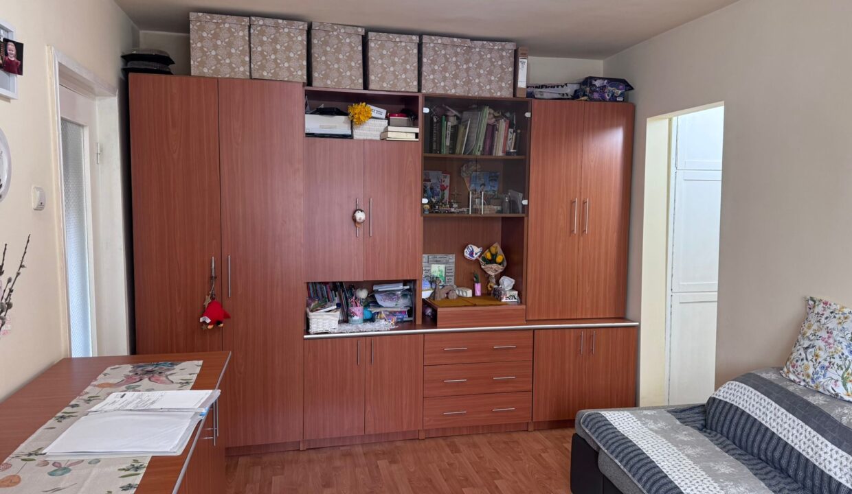 ecf254b0-1102-4b83-b46b-fc33d9c3f753