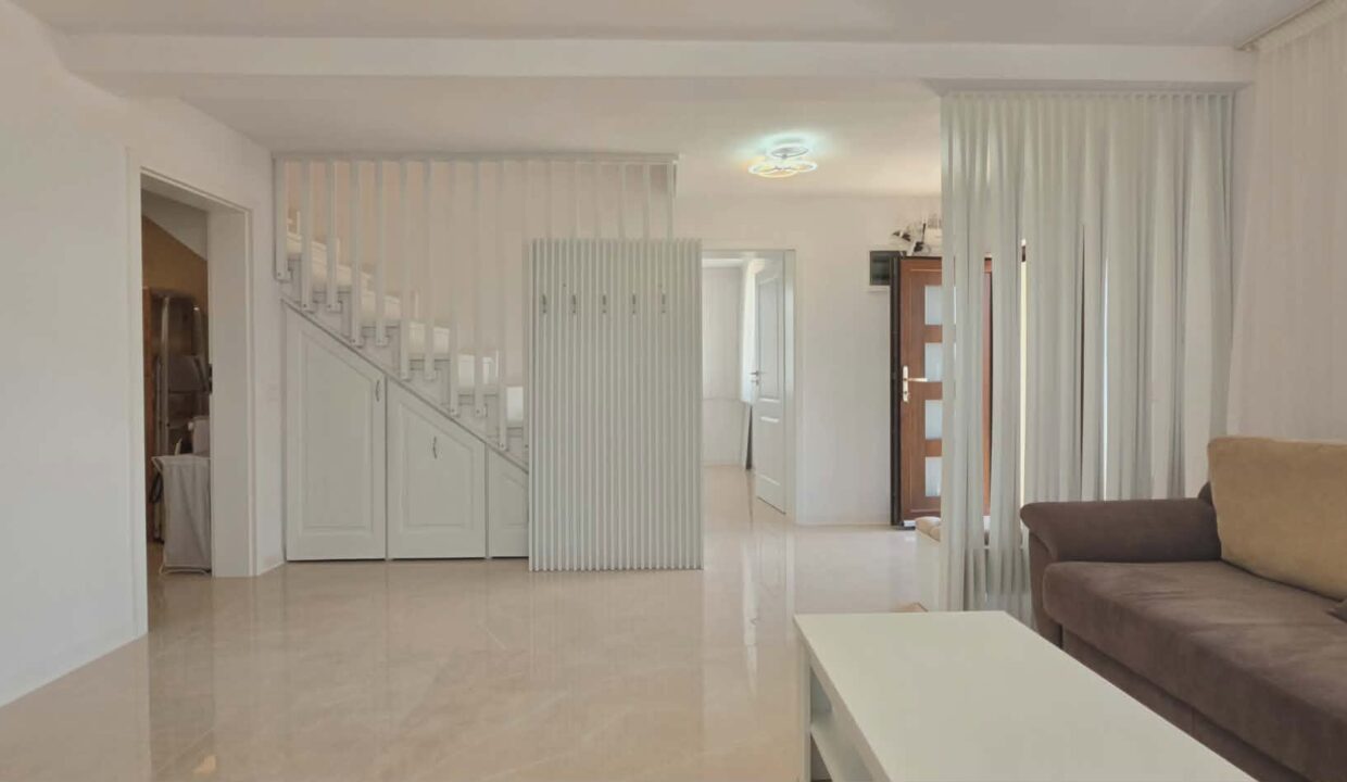 CV0530-Casa nouă Sanmartin cartier Lotus de inchiriat-12