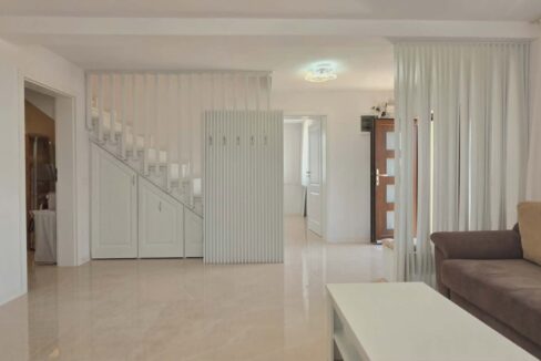 CV0530-Casa nouă Sanmartin cartier Lotus de inchiriat-12