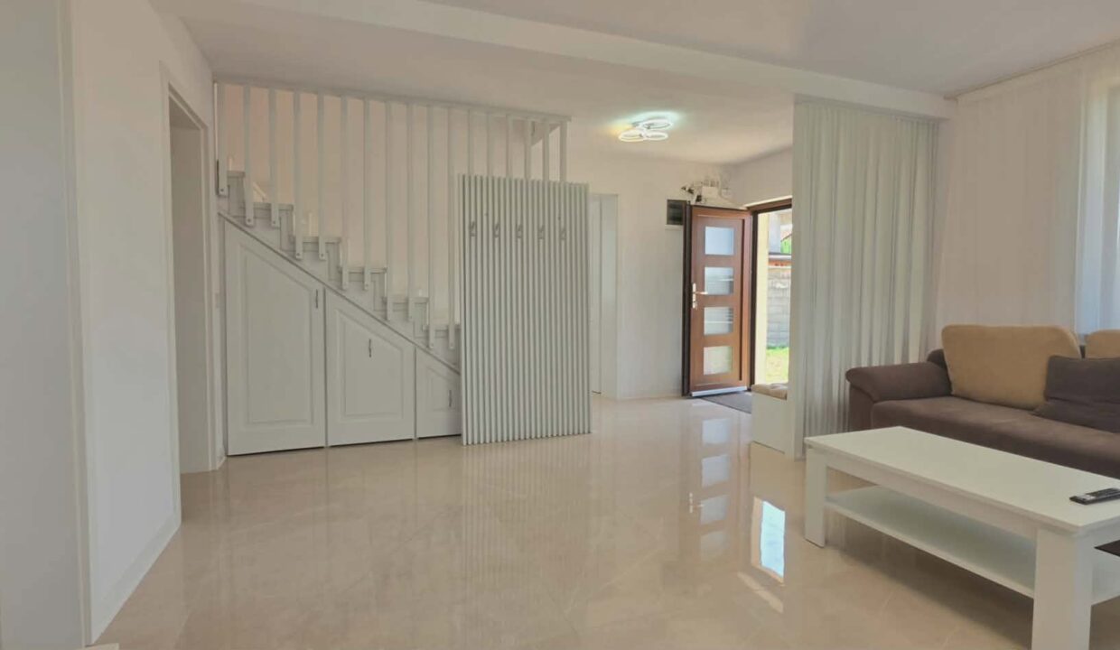 CV0530-Casa nouă Sanmartin cartier Lotus de inchiriat-13