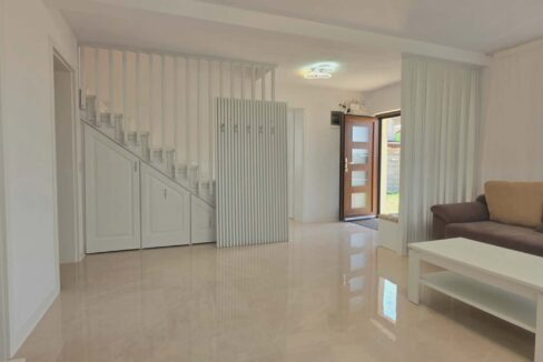 CV0530-Casa nouă Sanmartin cartier Lotus de inchiriat-13