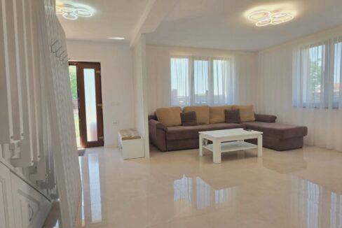 CV0530-Casa nouă Sanmartin cartier Lotus de inchiriat-15