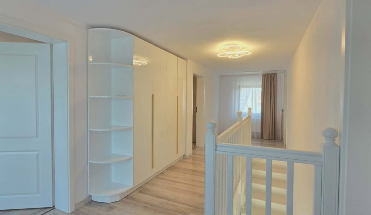 CV0530-Casa nouă Sanmartin cartier Lotus de inchiriat-31