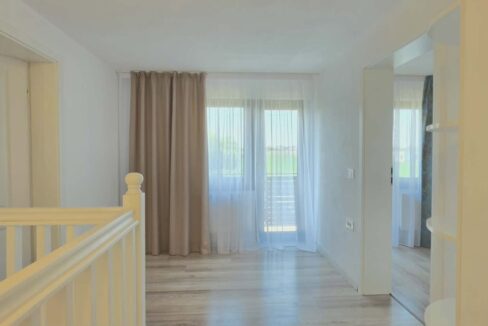 CV0530-Casa nouă Sanmartin cartier Lotus de inchiriat-36
