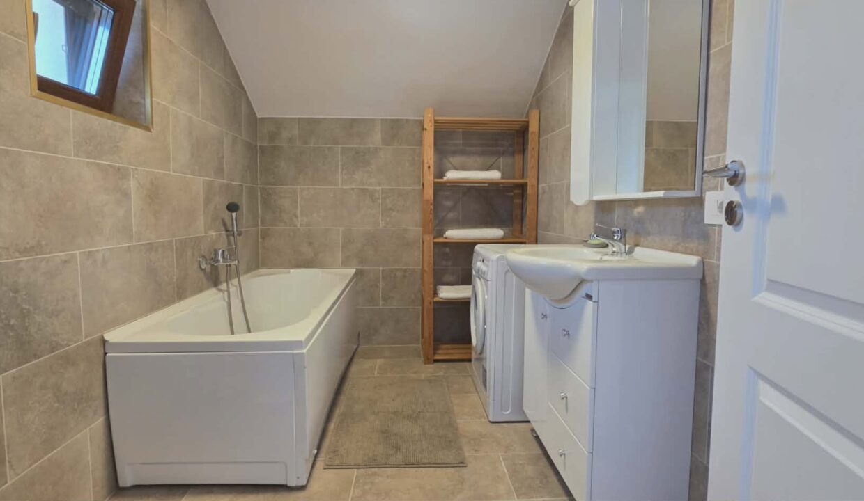 CV0530-Casa nouă Sanmartin cartier Lotus de inchiriat-44