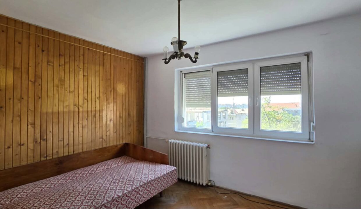 AP1549-Ap 2 cam de vanzare str Stefan cel mare nr 4-01