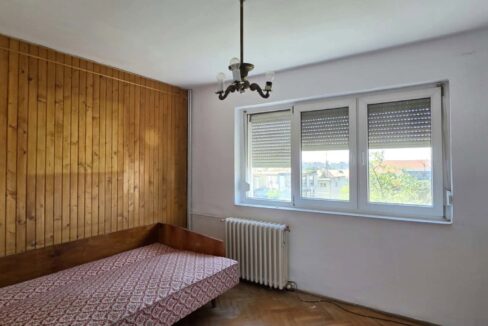 AP1549-Ap 2 cam de vanzare str Stefan cel mare nr 4-01