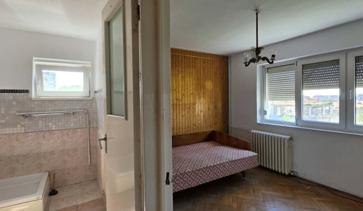 AP1549-Ap 2 cam de vanzare str Stefan cel mare nr 4-02