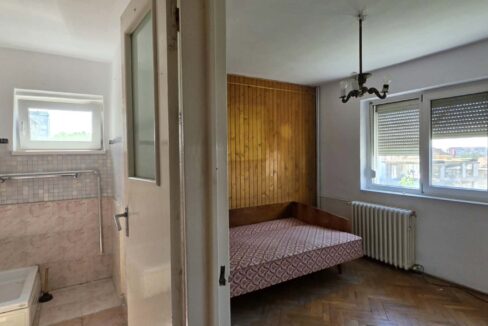 AP1549-Ap 2 cam de vanzare str Stefan cel mare nr 4-02