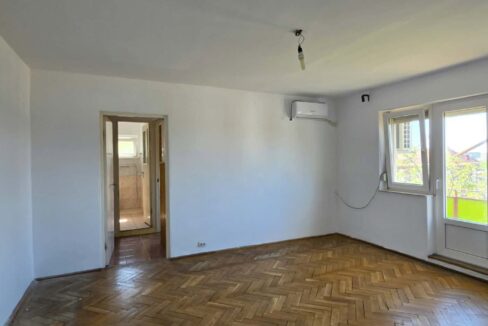 AP1549-Ap 2 cam de vanzare str Stefan cel mare nr 4-09