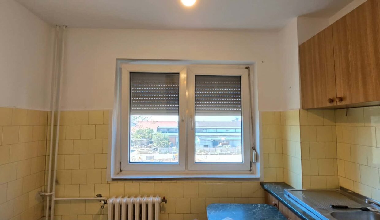 AP1549-Ap 2 cam de vanzare str Stefan cel mare nr 4-11