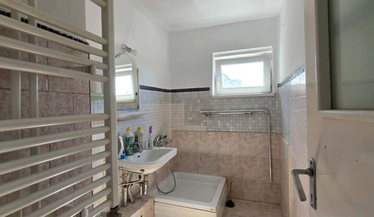 AP1549-Ap 2 cam de vanzare str Stefan cel mare nr 4-16
