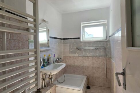 AP1549-Ap 2 cam de vanzare str Stefan cel mare nr 4-16