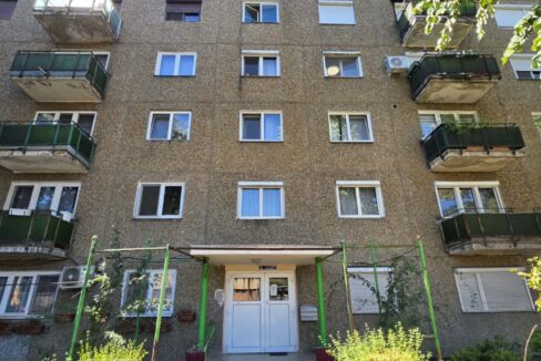 AP1549-Ap 2 cam de vanzare str Stefan cel mare nr 4-23