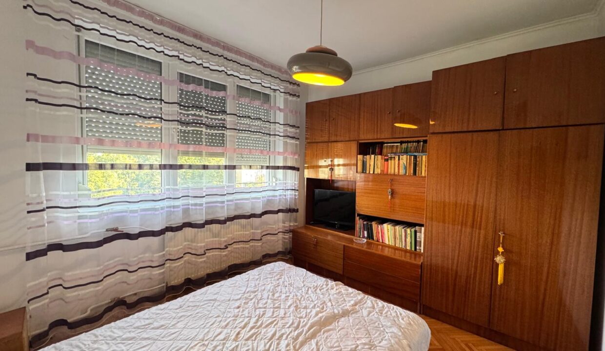 AP1560-Geta-Apartament 4 cam. de închiriat – str. Blv. Dacia 19