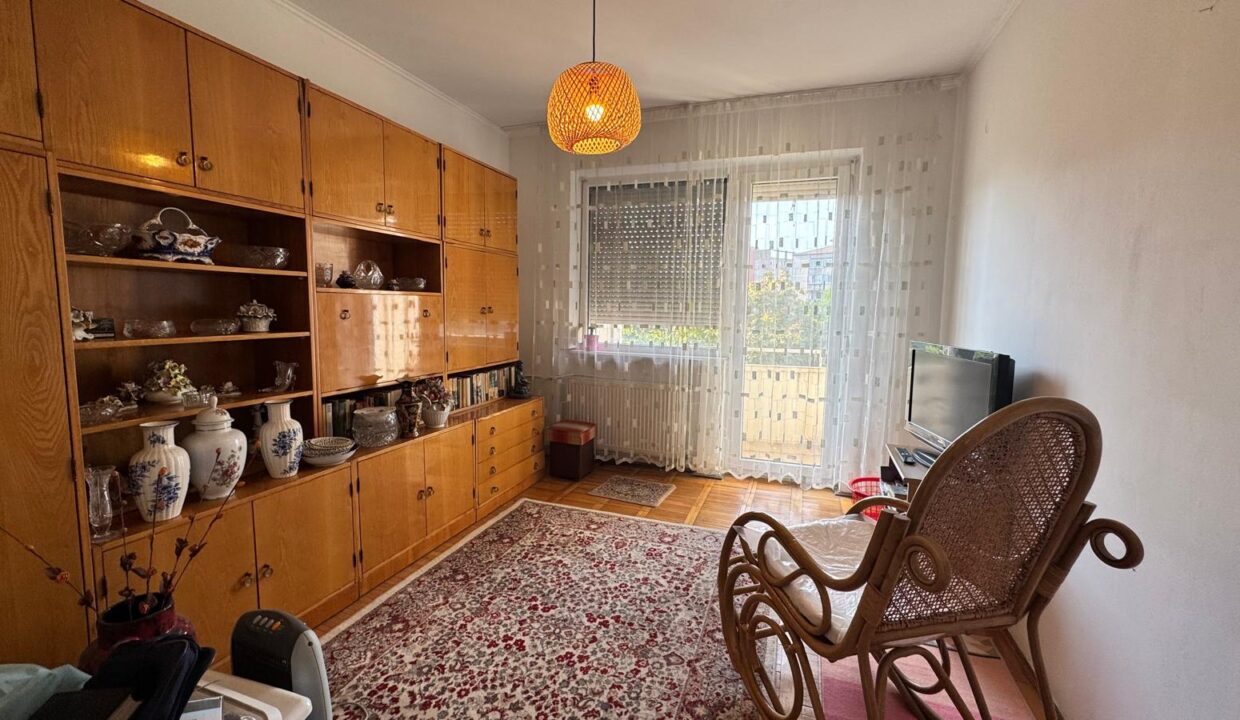 AP1560-Geta-Apartament 4 cam. de închiriat – str. Blv. Dacia 22