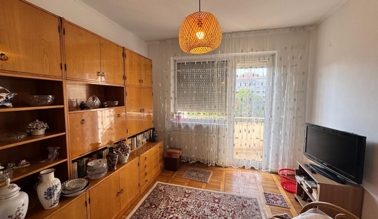 AP1560-Geta-Apartament 4 cam. de închiriat – str. Blv. Dacia 23