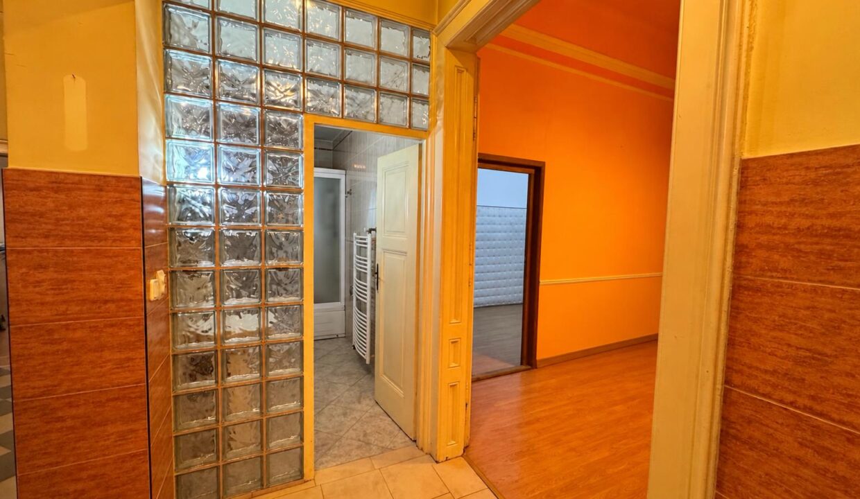 AP1562-Geta-Apartament 3 cam. de vanzare – str. M. Eminescu 28